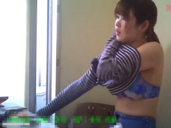 【盗撮動画】マジなやつ！ロッカー室内で受付嬢のギャルの着替えを隠し撮りした本物映像が拡散してる！！の画像