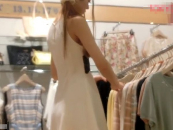 【盗撮動画】美人ショップ店員を無断で隠し撮り！ガチで美人さんの極上パンチラを乱獲してきた！！の画像