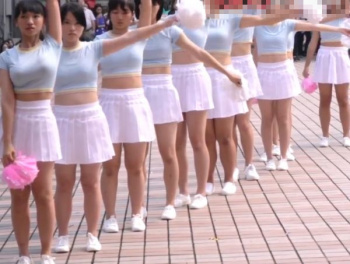 【HD盗撮動画】最近の美少女JC中○生の発育が良すぎて・・・チアリーディングの揺れ揺れに野郎どもの視線くぎ付けｗｗｗの画像