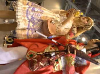 【盗撮動画】バッチリ食い込んでる！コミケ会場にて超美形コスプレイヤーさんのパンチラを逆さ撮りしてきた！！の画像