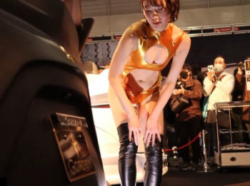 【HD盗撮動画】某イベント会場でスタイル抜群のコンパニオン美女たちの見えてはいけないお肉まで鮮明に隠し撮りしてきたｗｗｗｗｗｗの画像