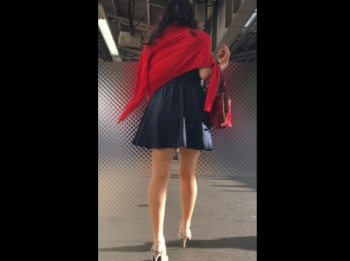 【HD盗撮動画】一目瞭然の美脚を保持！絶品素人ギャルを発見して我慢できずに尾行してムチ尻パンチラを隠し撮りしてきた！！の画像