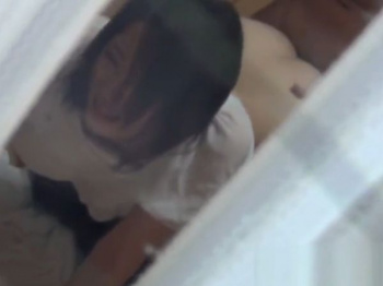 【盗撮動画】カーテン隙間からSEX最中の美人ギャルを覗き!理想的な肉付きの色白美巨乳ボディを突き上げる彼氏さんが羨ましいwwwwww ※無修正の画像