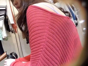 【HQ盗撮動画】逆さHIRO!見せブラのコーディネートもエロい美人ショップ店員のパンチラとか当然最高wwwの画像