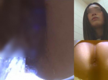 【無修正】超美形ギャルのオシッコ大量につき感動もの!女子トイレ隠し撮り映像で見る放尿マンコ接写映像!の画像