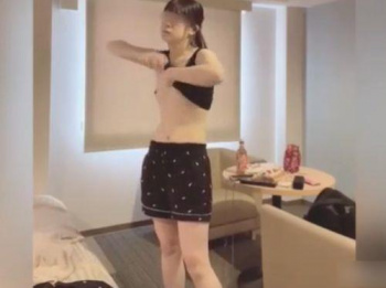 【盗撮動画】ビジネスホテル従業員から極秘入手！女性客が利用する部屋にカメラを仕掛けて着替えを隠し撮り！の画像