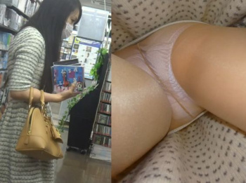 【盗撮】店内パンチラ隠し撮り！レンタルDVDを選ぶのに夢中な美人さんが無防備すぎてパンチラ撮り放題ｗｗｗｗｗｗの画像