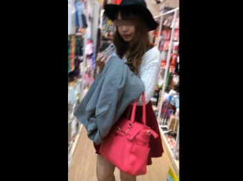 【盗撮】超傑作級パンティ映像！お洒落美人さんなギャルお嬢さんのパンチラを粘着撮り！の画像
