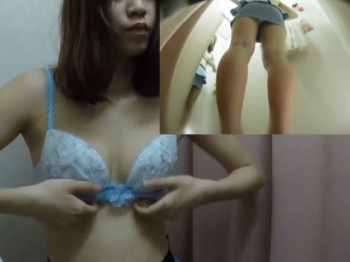【盗撮】美乳丸出し着替え映像！試着室に仕掛けられたカメラで収録された美少女の一部終始！の画像