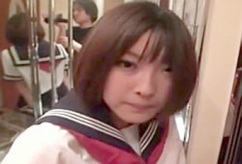 小倉ゆず/愛撫で舐め回され唾液塗れのセーラー服美少女ｗおじさんと舌絡ませ巨根絶頂し舌上受精の画像