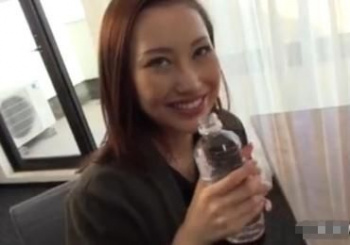 【個人撮影】心斎橋でゲットした元教師の美人専業主婦(37歳)とのラブホセックス動画！の画像