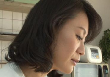【星野友里江】息子の友達でい続けることを条件に友達の母をSEX奴隷にしたった!の画像