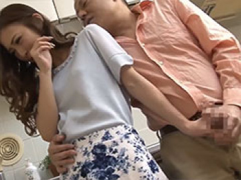 奥さん、しゃぶって?あまりにも美人な近所の奥さんにチンポ握らせながらしつこくお願いしてたら、口でしてくれました!の画像