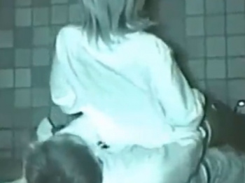 盗撮動画ギャラリー：発情したカップルのセックスを上からの画像