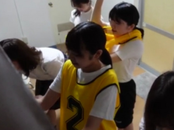 盗撮動画ギャラリー：風呂に入ろうとする女子バスケ部の着替えの画像
