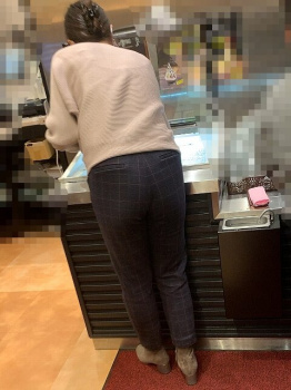 【街撮】スーツパンツのお姉さん、食い込み過ぎて痛そうですね?の画像