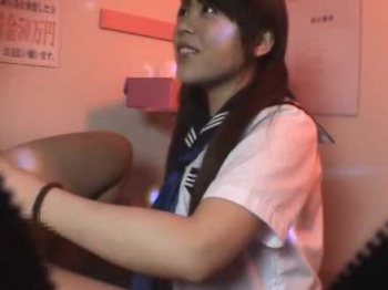 ピンサロで短時間口内発射！激しいストロークバキュームで即抜きするセーラー服嬢の画像