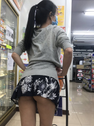 パンツ見えなくても抜ける路上ギャルのミニスカ画像 part17の画像