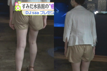 お天気お姉さんの山崎あみ(23)が水族館でお尻食い込ませるの画像
