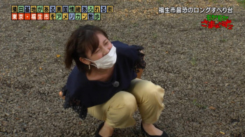 モヤさま田中瞳アナが滑り台で豪快な尻もちの画像