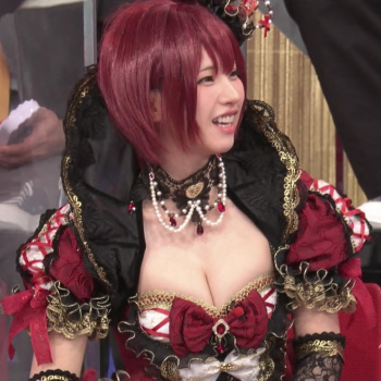東大王SPでえなこさんがおっぱい寄せまくってるの画像
