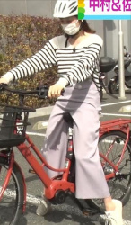 関西で佐藤佳奈アナ(24)の電動自転車サドル股間の画像