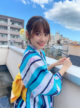 この浴衣の下に巨乳がある件の画像