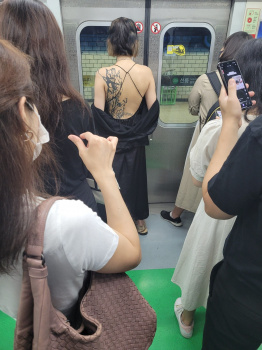 急に集まった韓国の街撮りエロ画像 part5の画像