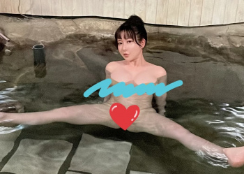 コスプレイヤー雨宮留菜がすっぽんぽんで御開帳するの画像