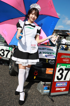 佐々木萌香さんのメイドレースクイーンが可愛いの画像