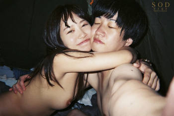 キャンプ場でセックスする大学生カップルが何か生々しいの画像