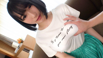 只のTシャツの下に絶品のFカップを隠し持っていたかれん25歳の画像