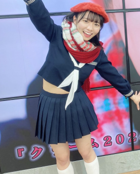 この制服の下に巨乳がある件の画像