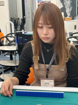 現役プロ雀士の内村翠(28)がオカズDVD発売の画像