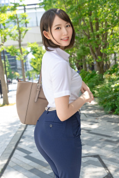 1日中働いて汗ばんだパンツスーツ姿のOL小池さんのハメ撮りの画像