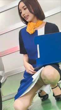 ディーラーで車選び中にパンツ見せてくる女子社員が見つかる part2の画像
