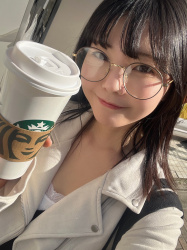 ピュア系アイドルの須崎いち華が1stDVDで下乳露出の画像