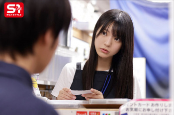 可愛すぎるレンタルビデオ屋の女性店員が見つかるの画像