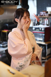 1人で切り盛りする小料理屋の美人女将がAVデビューの画像