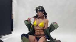 ちとせよしの(26)の下乳見せまくりのミリタリーヴィーナス姿の画像