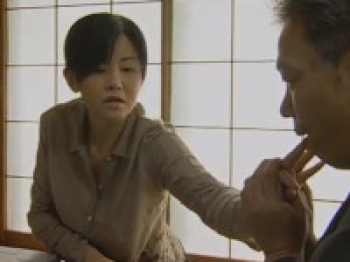 【ヘンリー塚本】四十路熟女が目の見えない還暦の爺と恋に落ちセックスの喜びに浸るの画像
