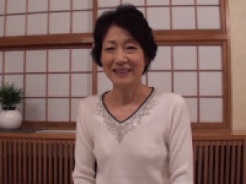 【高齢熟女】還暦六十路の上品な熟女が出演で熱い中出しセックス！加山忍の画像