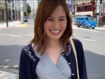 笑顔がまぶしい三十路奥様とラブラブ不倫！ハイヒールのまま立ちバックセックス！の画像