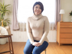 赤井美希 １ｍ爆乳なムッチリ四十路熟女が出演でセーターとジーンズ脱ぎ捨ててSEX！の画像