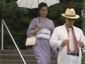 【ヘンリー塚本】和装の上品な美熟女とハイカラな男は田舎の小ぎたねぇ駅トイレで一発！の画像