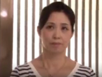 暮町ゆうこ　巨乳五十路母と息子が玄関で居間で台所で母子相姦セックス！の画像