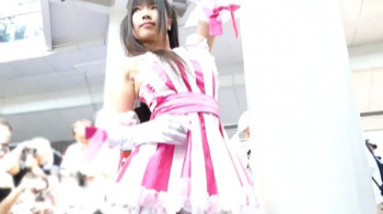 【盗撮】パンティ食い込ませ美尻も撮られるコスプレイヤーの画像