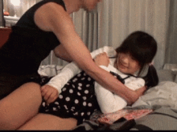 少女を家に連れ込み豹変…おさない性器にイタズラしまくる連続少女暴行犯のわいせつGIF画像の画像