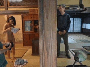 叔父さんのオナニーを見た女の子が大興奮!姪っ子に種付けする中出しGIF画像の画像