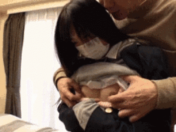 訳ありの少女が変態なおじさんたちの欲望の捌け口にされる…尋常じゃなくなまなましいハメ撮りGIF画像の画像